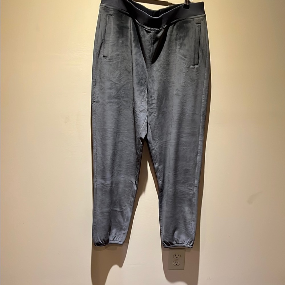 Barefoot Dreams LuxChic joggers size M